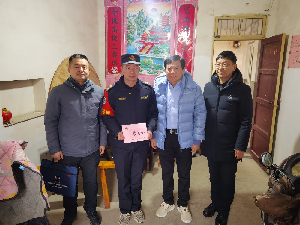 合肥見(jiàn)義勇為基金會(huì)組織看望慰問(wèn)闞劍