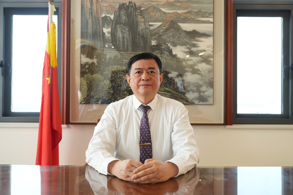 【勞動(dòng)者之歌】以實(shí)業(yè)報(bào)國(guó)壁畫(huà)“綠智”發(fā)展藍(lán)圖
